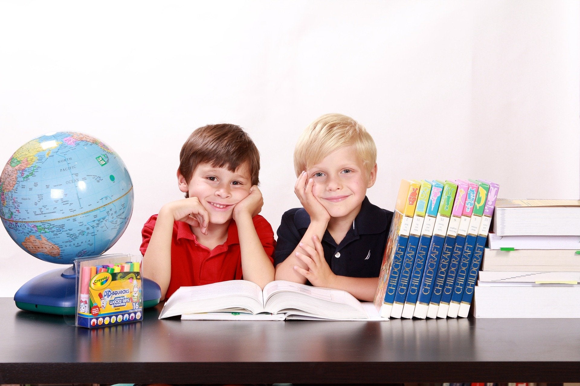 Comenzar a leer. Empezar a leer. Aprender a leer.niños.