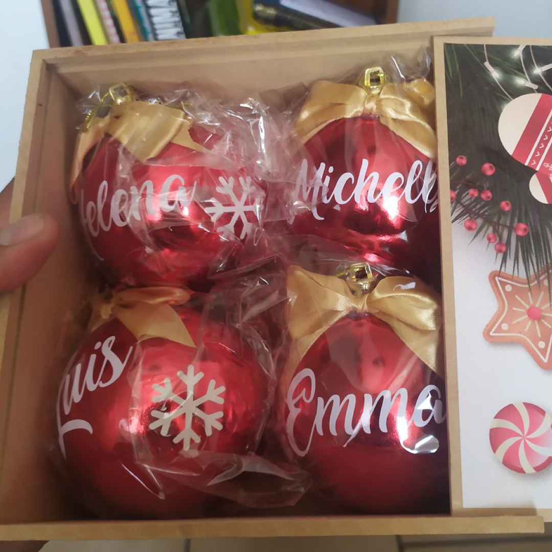 Pack: 4 esferas de 8 cm para navidad + Cajita de madera de regalo