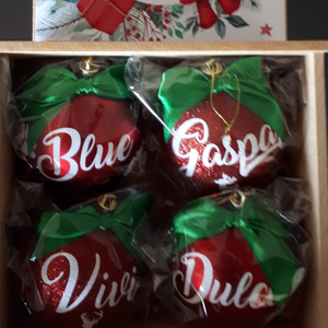 Pack: 4 esferas de 6 cm para navidad + Cajita de madera de regalo
